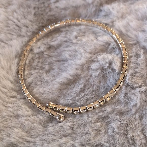 💖 3 Bracelets - Earrings - Barrette SET of 5 Silver with Clear Stone pieces - Picture 5 of 8